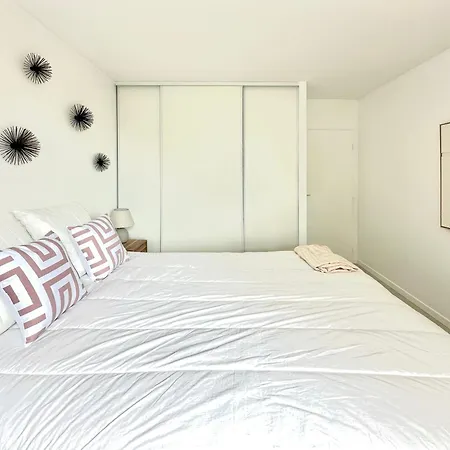 Renove 2025 - 6 Personnes - Clim Parking Piscine Terrasse Apartman *